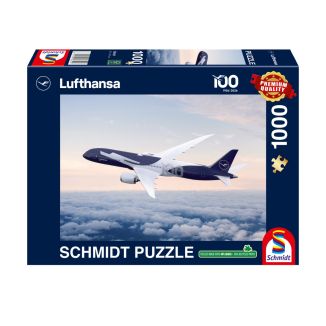 Verpackungsvorderseite aus einem anderen Blickwinkel vom Artikel 58649, 100 Jahre Lufthansa - Boeing 787-9 Sonderlackierung zum Jubiläum, 1.000 Teile Puzzle Verpackungsvorderseite aus einem anderen Blickwinkel vom Artikel 58649, 100 Jahre Lufthansa - Boeing 787-9 Sonderlackierung zum Jubiläum, 1.000 Teile Puzzle