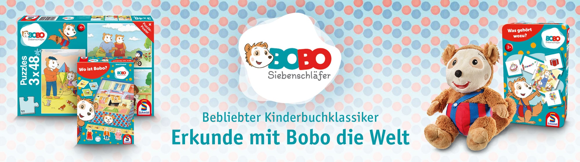 Werbebanner mit Spielsachen von Bobo Siebenschläfer: Puzzle, Plüschfigur und Kartenspiel vor gepunktetem Hintergrund, Text: Erkunde mit Bobo die Welt“